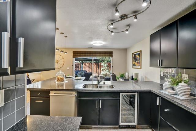 30 San Vicente Ct, Danville CA: https://media.crmls.org/mediaz/20784d2d-57b7-4a10-a8b1-4916805e0f0a.jpg