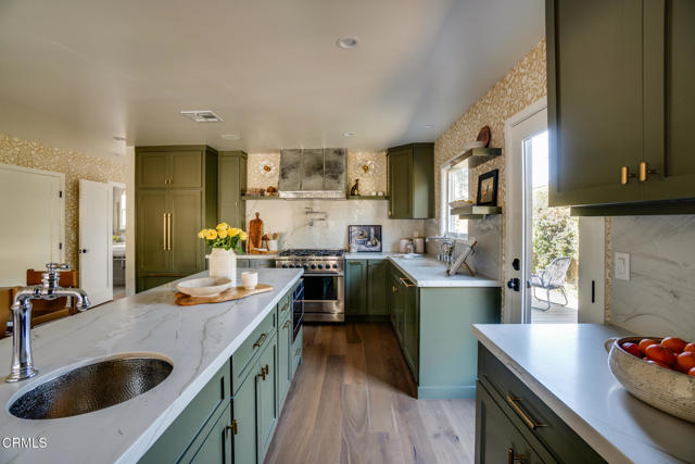 5163 Highland View Avenue, Los Angeles CA: https://media.crmls.org/mediaz/2078500d-acc1-4ea1-a71a-d24d40852152.jpg
