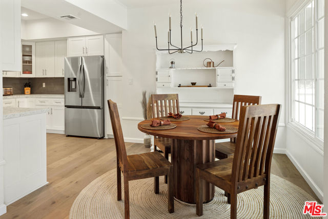 2219 S Bentley Avenue, Los Angeles CA: https://media.crmls.org/mediaz/20785419-088c-49e4-8e93-0d505127d4a4.jpg