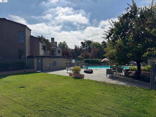 39206 Guardino Dr, Fremont CA: https://media.crmls.org/mediaz/20789190-c1ea-48ae-913e-612b45287907.jpg