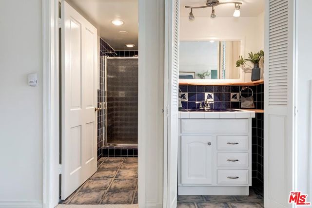 2541 Park Oak Drive, Los Angeles CA: https://media.crmls.org/mediaz/2078a9b6-63ec-4cbd-a187-73f6d2d78a3d.jpg
