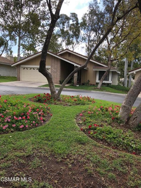 6457 Winona Court, Oak Park CA: https://media.crmls.org/mediaz/2078bfc4-19d2-459b-8177-886d39716175.jpg