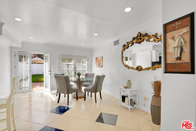 1131 S Swall Drive, Los Angeles CA: https://media.crmls.org/mediaz/2078cbe0-fa65-479f-af7b-530cb5f8d1a2.jpg