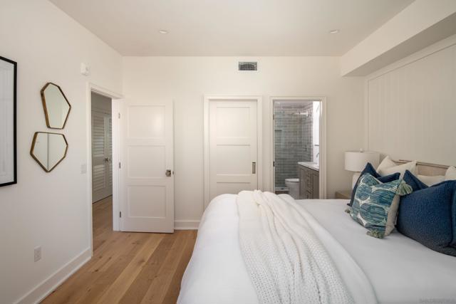 541 Orange Ave, Coronado CA: https://media.crmls.org/mediaz/20790b4c-fd01-4dd7-bf92-05b9320bd634.jpg