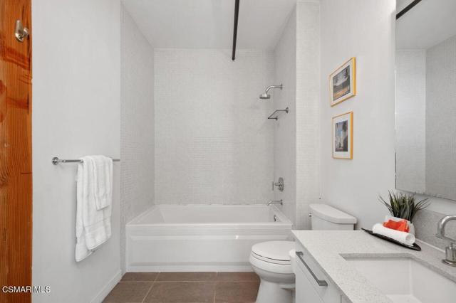 4115 Glencoe Avenue, Marina del Rey CA: https://media.crmls.org/mediaz/207b493a-6164-4bad-9701-eff286f431ae.jpg