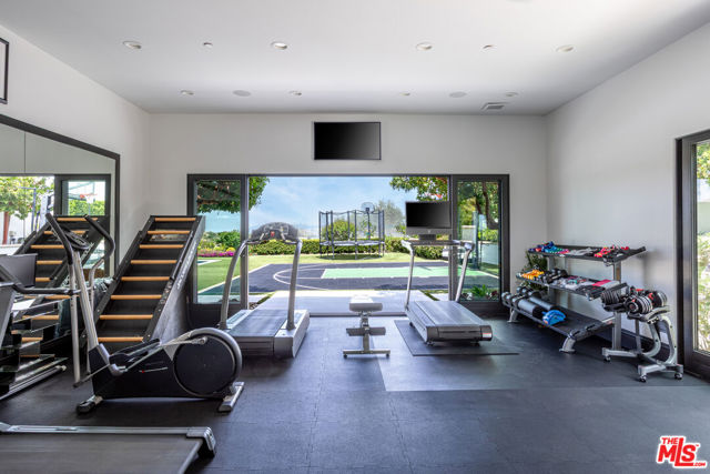25201 Prado Del Misterio, Calabasas CA: https://media.crmls.org/mediaz/207bb86e-ad72-47be-9ffd-d6d6773b6468.jpg