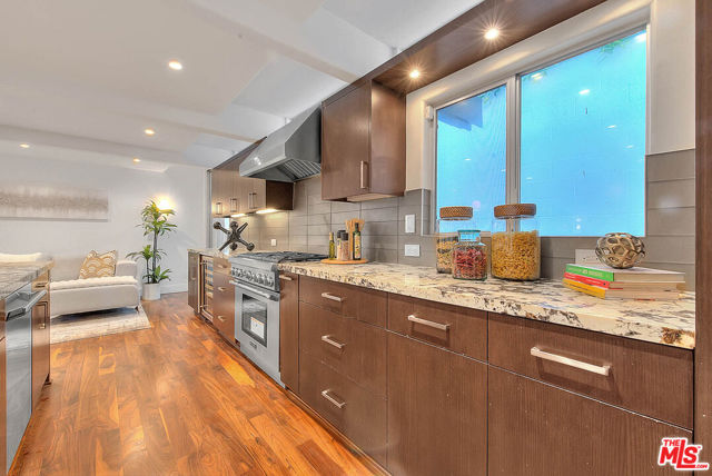 3804 Duray Place, Los Angeles CA: https://media.crmls.org/mediaz/207c0709-e42a-48f9-8dec-867c698f6ef0.jpg