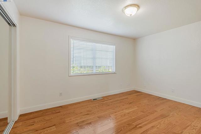 2940 Somerset Ave, Castro Valley CA: https://media.crmls.org/mediaz/207c6130-1b81-4ab9-a4b5-1ee12eabfa96.jpg