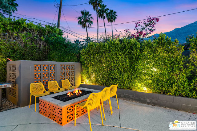281 E Ocotillo Avenue, Palm Springs CA: https://media.crmls.org/mediaz/207cd0a6-2644-414d-a3e1-73021198ceb4.jpg