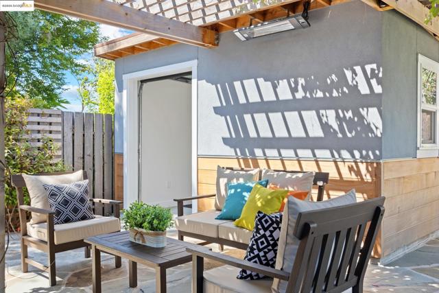 1026 Ventura Ave, Albany CA: https://media.crmls.org/mediaz/207d1f34-9f2d-4c6b-982c-6773f7d08f51.jpg