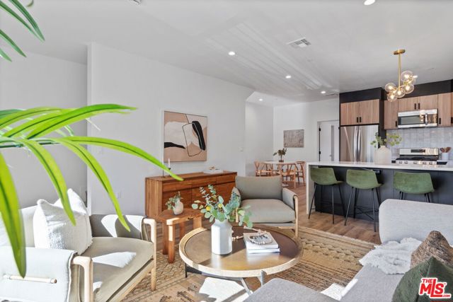 10821 Hartsook Street, North Hollywood CA: https://media.crmls.org/mediaz/207d35fd-2179-4d2f-80b6-a9a6c8505a90.jpg