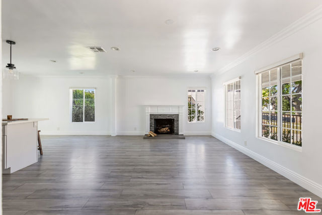 3921 S Victoria Avenue, Los Angeles CA: https://media.crmls.org/mediaz/207d77f9-f8b0-4693-914a-0309ba506da5.jpg