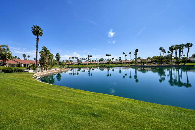 10317 Sunningdale Drive, Rancho Mirage CA: https://media.crmls.org/mediaz/207de886-90e0-475b-88f6-4a14aad30906.jpg