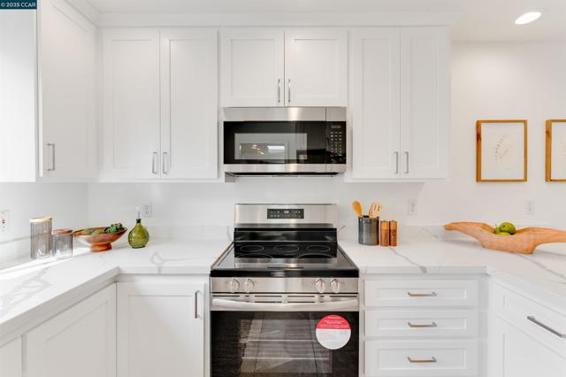 2424 San Miguel Dr, Walnut Creek CA: https://media.crmls.org/mediaz/207dfa1c-29b1-461d-9510-fbc2c774539f.jpg
