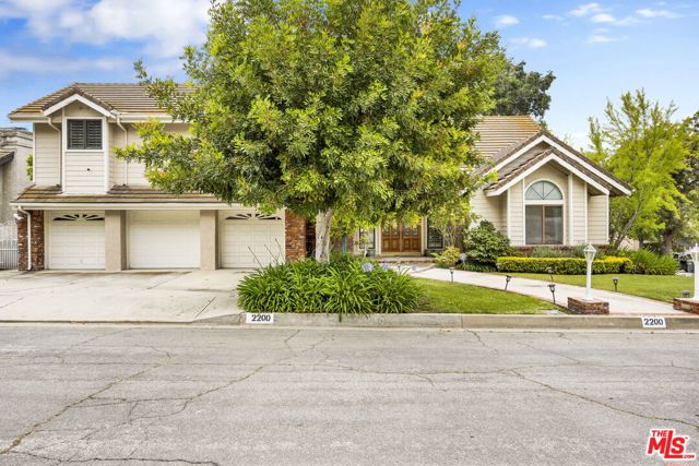 2200 Shenandoah Lane, Glendora CA: https://media.crmls.org/mediaz/207e7e48-d2f3-446b-86d5-34c68dfd9d3d.jpg