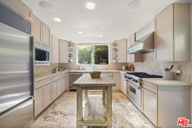 3625 Lowry Road, Los Angeles CA: https://media.crmls.org/mediaz/207ebedc-ae84-4288-91c2-ac394e7308bb.jpg