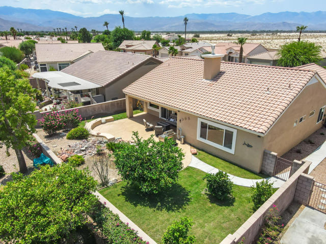 37674 Medjool Avenue, Palm Desert CA: https://media.crmls.org/mediaz/207ebf00-a4a0-48aa-95bd-d327e427d622.jpg