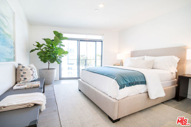8600 Wilshire Boulevard, Beverly Hills CA: https://media.crmls.org/mediaz/207ee390-24c9-4104-9eec-117055213605.jpg