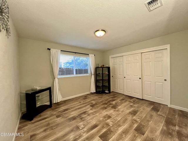 197 Creekside Circle, Sacramento CA: https://media.crmls.org/mediaz/207ef853-6694-4cdb-8a42-cbcf1dbae388.jpg
