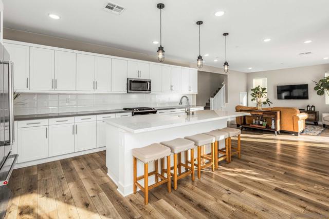 Image 11 of 70 For 8988 Trailridge Ave
