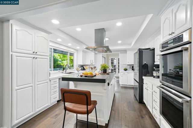 235 Saint Paul Dr, Alamo CA: https://media.crmls.org/mediaz/207f4422-2583-43b8-bf5f-a31b59586c99.jpg