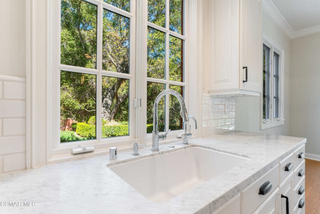 2306 Heatherbank Court, Thousand Oaks CA: https://media.crmls.org/mediaz/207f53be-debb-493a-8b9e-5b47b6dc8f3f.jpg