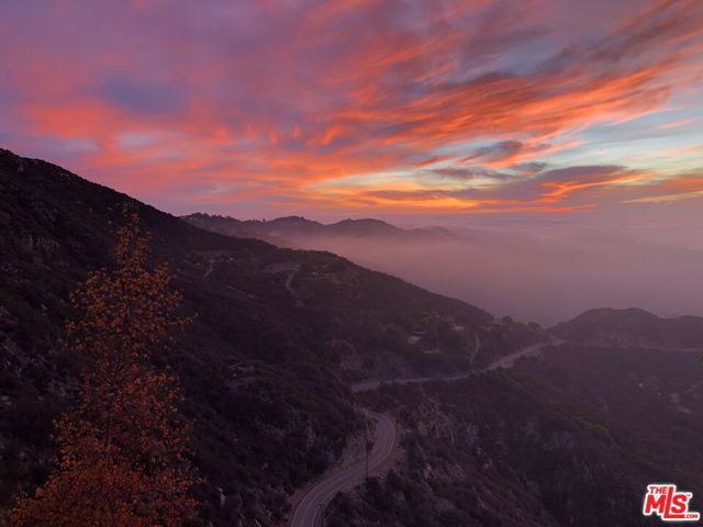 24734 W Saddle Peak Road, Malibu CA: https://media.crmls.org/mediaz/207fa912-42ea-4c01-aa78-82b97de18dbc.jpg