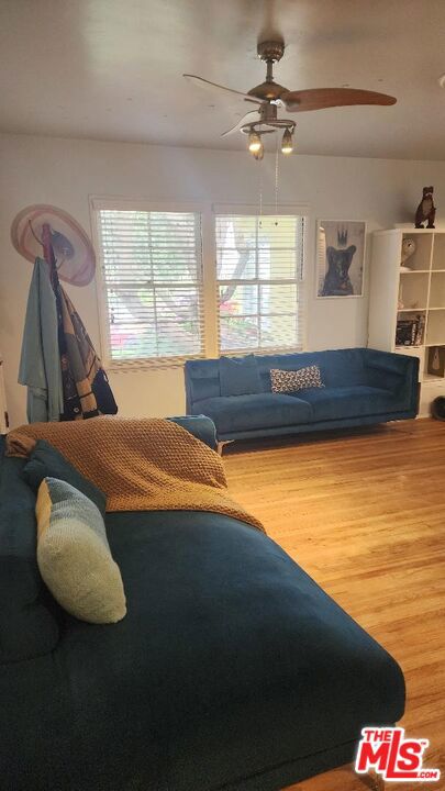 6961 Zelzah Avenue, Reseda CA: https://media.crmls.org/mediaz/2080f1c3-15f0-4ddb-94c8-c82d291111bd.jpg