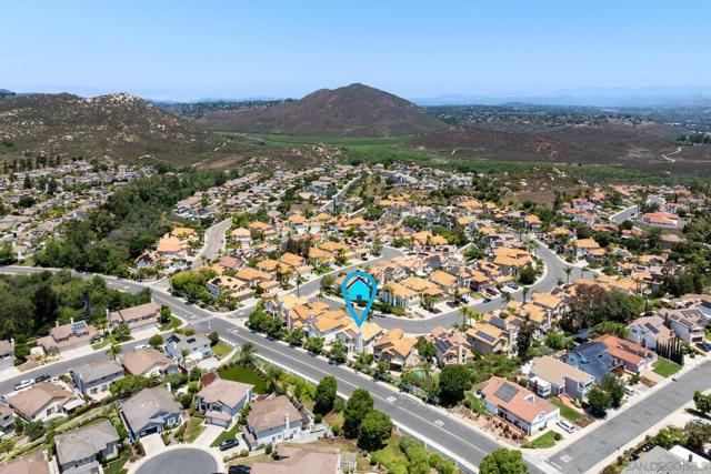 18027 Chieftain Ct, San Diego CA: https://media.crmls.org/mediaz/20815fab-071d-4317-9d78-bcb14b47f373.jpg