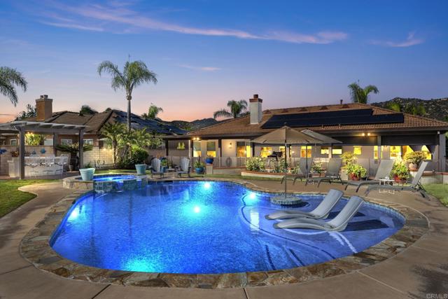 Detail Gallery Image 1 of 1 For 2533 Royal Troon Glen, Escondido,  CA 92026 - 4 Beds | 2/1 Baths