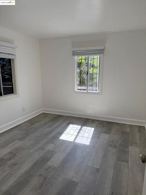 2542 Filbert St, Oakland CA: https://media.crmls.org/mediaz/2081ddef-5de8-46d4-8792-04417d9a7889.jpg