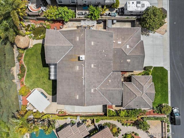 473 Sandalwood Ct, Encinitas CA: https://media.crmls.org/mediaz/2081e216-1aec-4b85-8508-942a51022fab.jpg