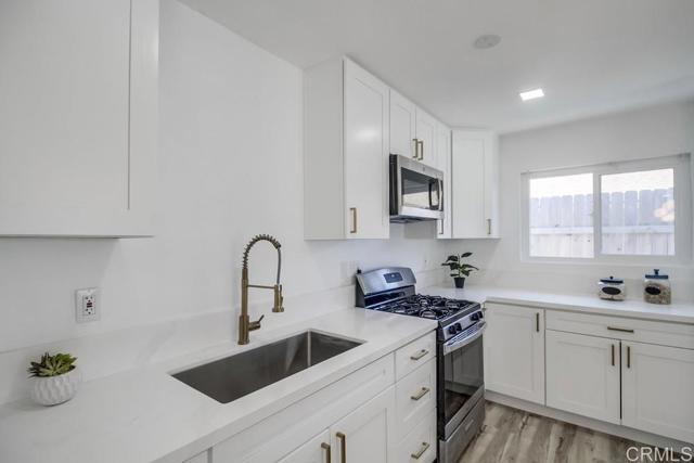 Image 10 of 24 For 928 Pecos Street
