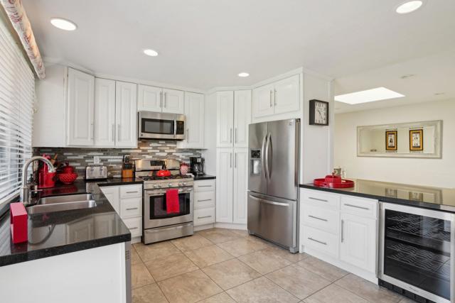 436 S Sierra Madre, Palm Desert CA: https://media.crmls.org/mediaz/20825e1c-e98b-4840-ac24-6cca6d8c7559.jpg
