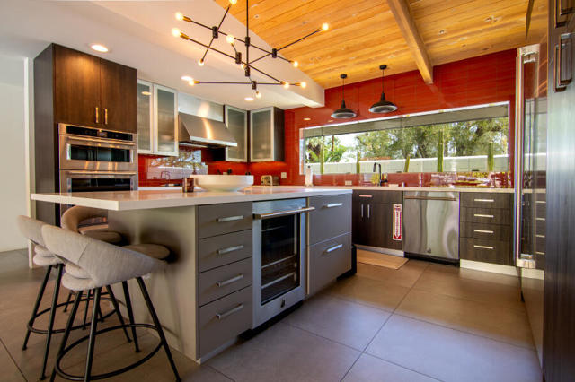 783 N Rose Avenue, Palm Springs CA: https://media.crmls.org/mediaz/20833791-bebc-4905-9059-302d13e56d59.jpg