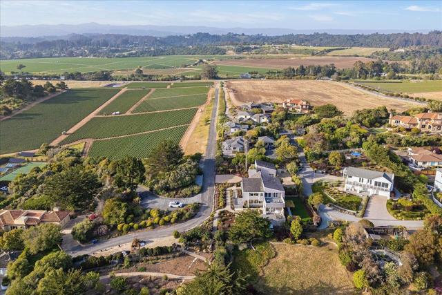 405 Heather Point Lane, Watsonville CA: https://media.crmls.org/mediaz/20838059-11fb-4d14-a142-1880276cab44.jpg