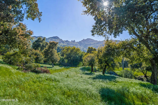 1464 Hidden Valley Road, Thousand Oaks CA: https://media.crmls.org/mediaz/2083b3ca-3c4e-4d74-b9a1-70398e679f34.jpg