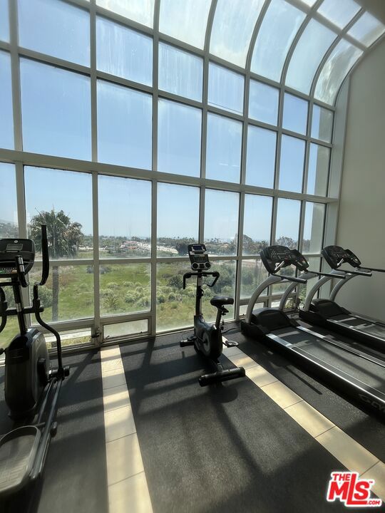 23901 Civic Center Way, Malibu CA: https://media.crmls.org/mediaz/2083c772-133a-4e9e-97c1-27f4007942eb.jpg