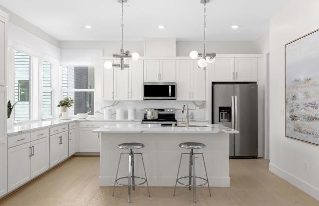 2305 Red Oak Court, San Mateo CA: https://media.crmls.org/mediaz/208414a0-bea7-4270-92e9-f107173143e6.jpg