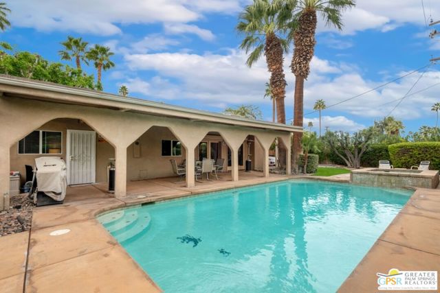 648 S Roxbury Drive, Palm Springs CA: https://media.crmls.org/mediaz/2084dfda-e1a7-4423-81f0-1262acd41e50.jpg