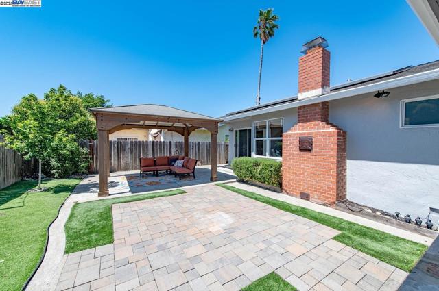 285 Edythe St, Livermore CA: https://media.crmls.org/mediaz/20850344-ad75-4b34-89d7-860f44747326.jpg