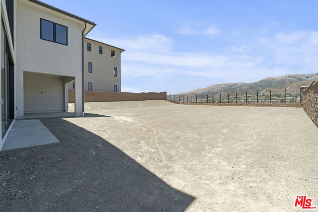 20115 W Galway Lane, Porter Ranch CA: https://media.crmls.org/mediaz/20852c34-27c6-406c-8249-2e70c1ab76ae.jpg