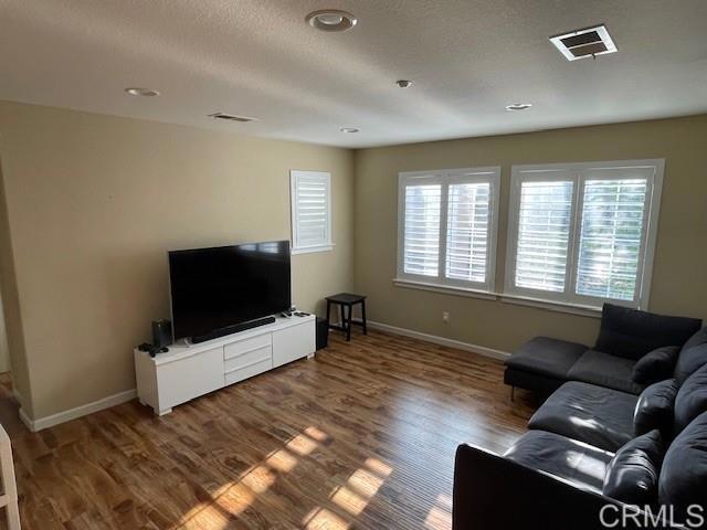 2207 Corte Anacapa, Chula Vista CA: https://media.crmls.org/mediaz/2085a1dd-56bb-40a2-ad50-f4a23b7922a8.jpg