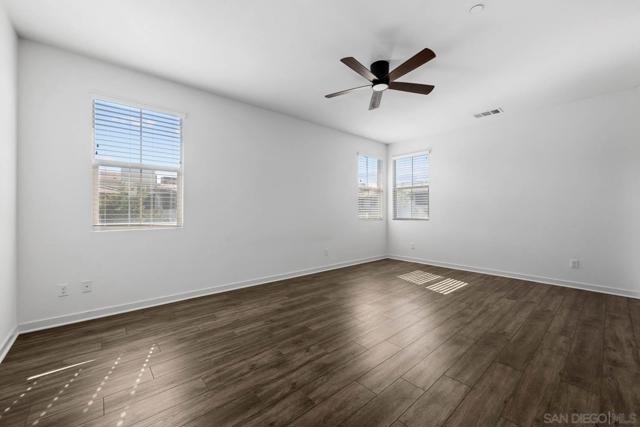 2053 Tango Loop, Chula Vista CA: https://media.crmls.org/mediaz/20862cb4-0dcc-4680-bb49-1b8ab17e0e90.jpg