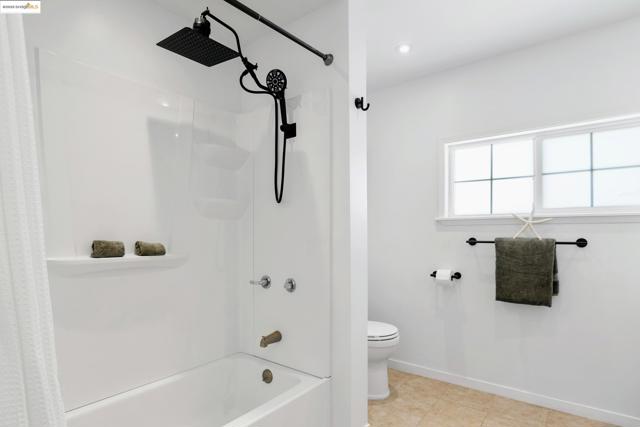 2391 Rancho Rd, El Sobrante CA: https://media.crmls.org/mediaz/208637a6-7646-4408-9b43-9e9c238e5fd6.jpg