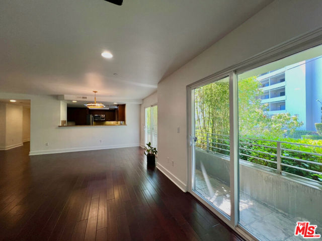 7249 Franklin Avenue, Los Angeles CA: https://media.crmls.org/mediaz/20873822-5086-47d8-9371-fc44b8e6bf7f.jpg