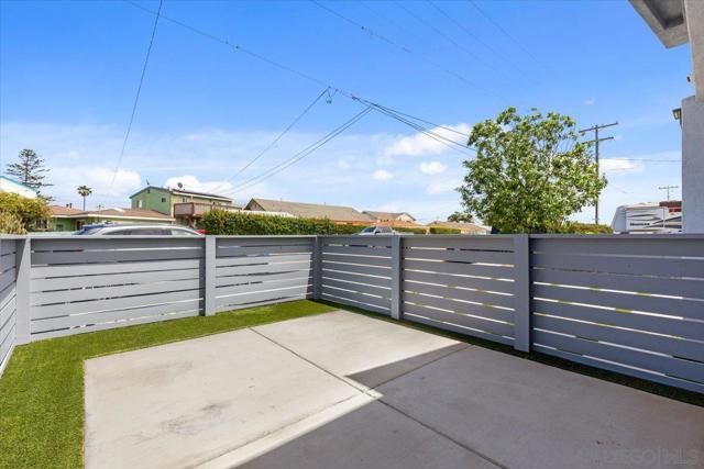 914 10th St, Imperial Beach CA: https://media.crmls.org/mediaz/2087c490-d5c4-4228-9b96-d6f2a9c18571.jpg