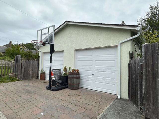 609 Congress Avenue, Pacific Grove CA: https://media.crmls.org/mediaz/2087e8d5-df1b-4e98-9e45-2dc03af6220e.jpg