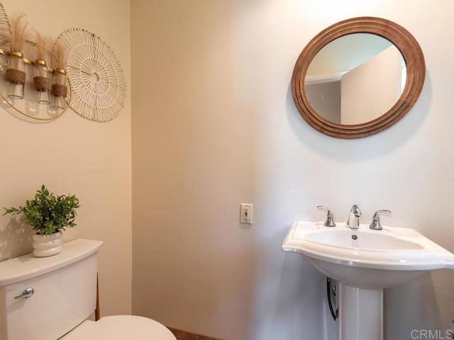 6418 Paseo Delicias, Rancho Santa Fe CA: https://media.crmls.org/mediaz/20880f33-fc0f-4eb0-bf62-78d3c9e53154.jpg