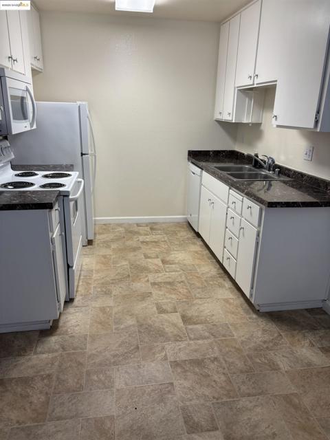 2926 winding lane, Antioch CA: https://media.crmls.org/mediaz/2088635e-c4d7-4847-aff1-adade188bd0a.jpg